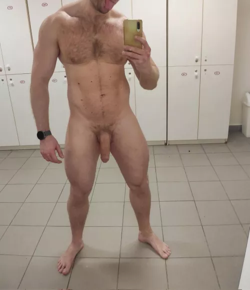 [27] scaring small dudes in the gym locker 💪🍆 by daddyd010