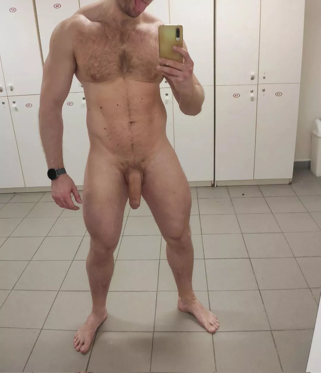 [27] scaring small dudes in the gym locker 💪🍆 posted by daddyd010