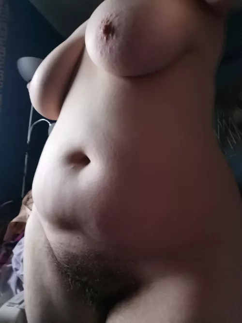 27f 5'6 90kg. Focusing some self love on my tummy today and I encourage anyone else who needs it to do it too! by Mi-Adh