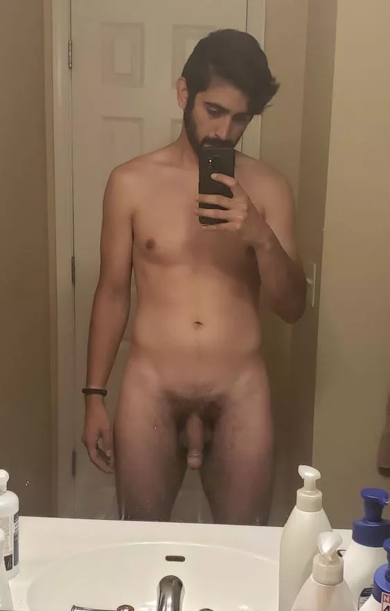 27M - 6’ 190lbs posted by AvacadoJay