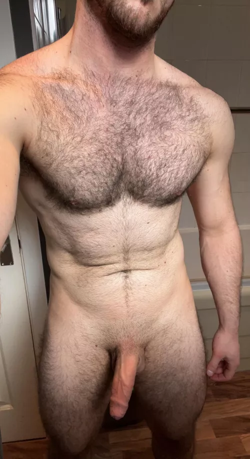 28 76kg 5’7 been working on my body a lot recently. Freezing in this house - hence the tight balls! by vinceee27