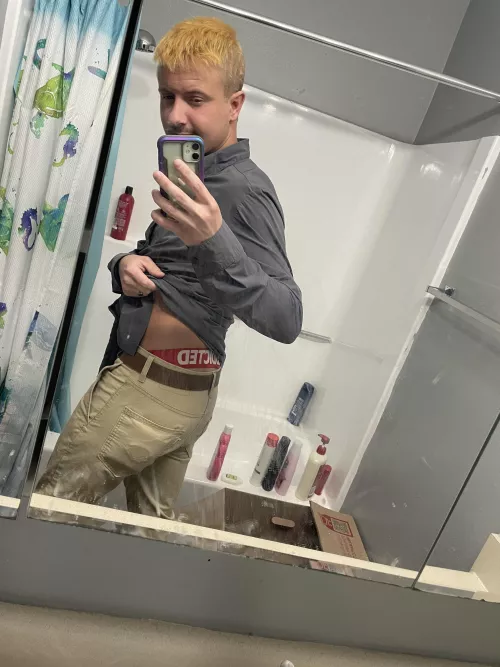 [28] think they’ll notice at the bar if I bend over? by iTron2k21