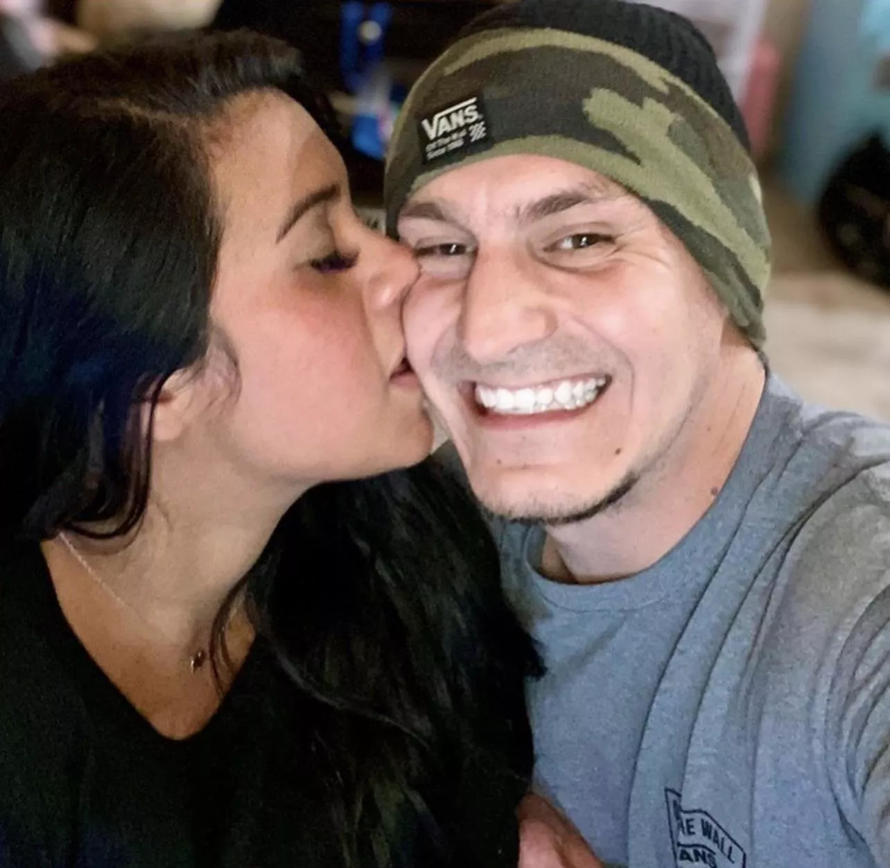 [28F/32M] looking for a 🦄 to have fun with ❤️ no single males. posted by milehigh5824