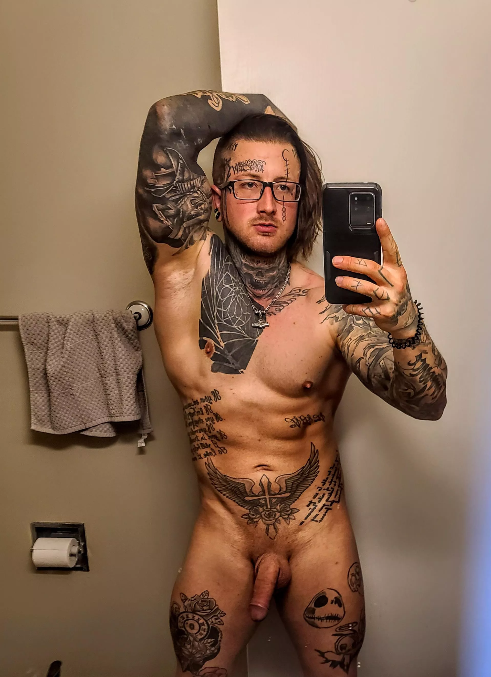 [29] Blow me if ya wanna bro me. posted by Qdeheus45