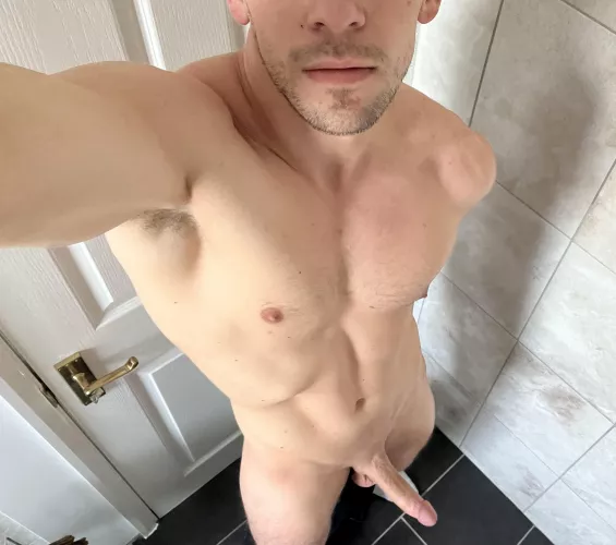 29 I’m 6’0 and 180lbs, muscular physique. Always wondered what it’s like to be dom’d. ready to let an experienced woman take control and make me their play thing. by redditguy1992a