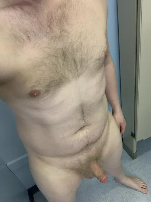 29 [m] 6’ 200 lbs. Feel self-conscious sometimes because I’m not as in shape as I used to be and I’m a grower not a shower by Ok-Meaning-9439