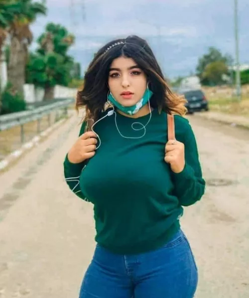 2busty2hide by SexyISIS