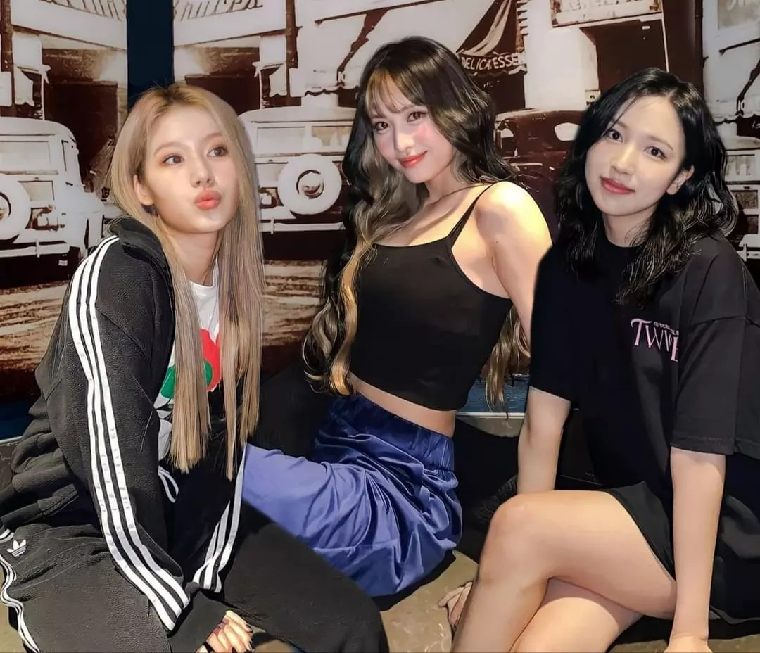 [3] beautiful Japanese women posted by Psychological-Gain51