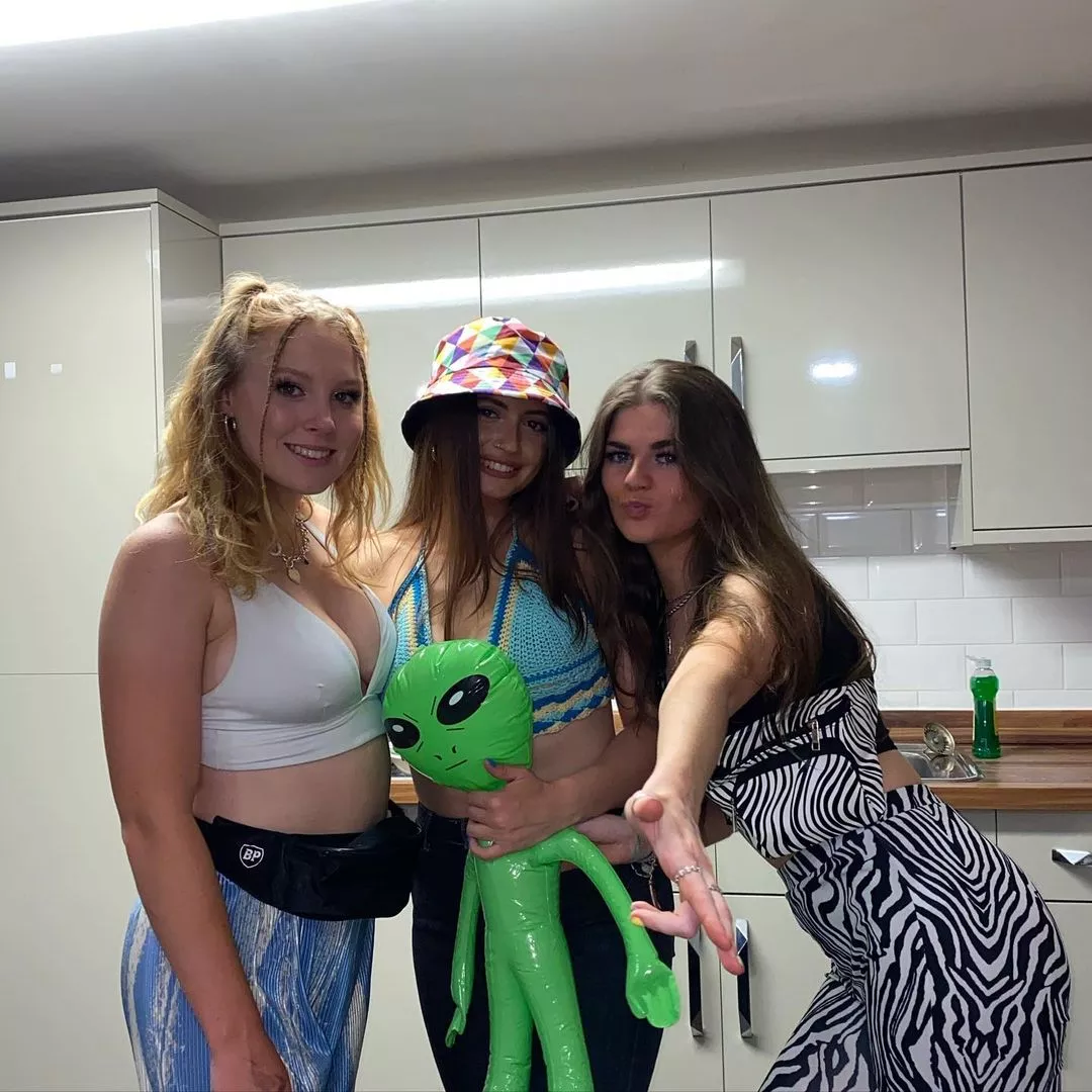 [3] I like the alien too posted by OompaLoompa2001