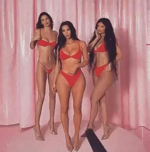 [3] Kim, Kylie or Kendall by CumOnKhloe