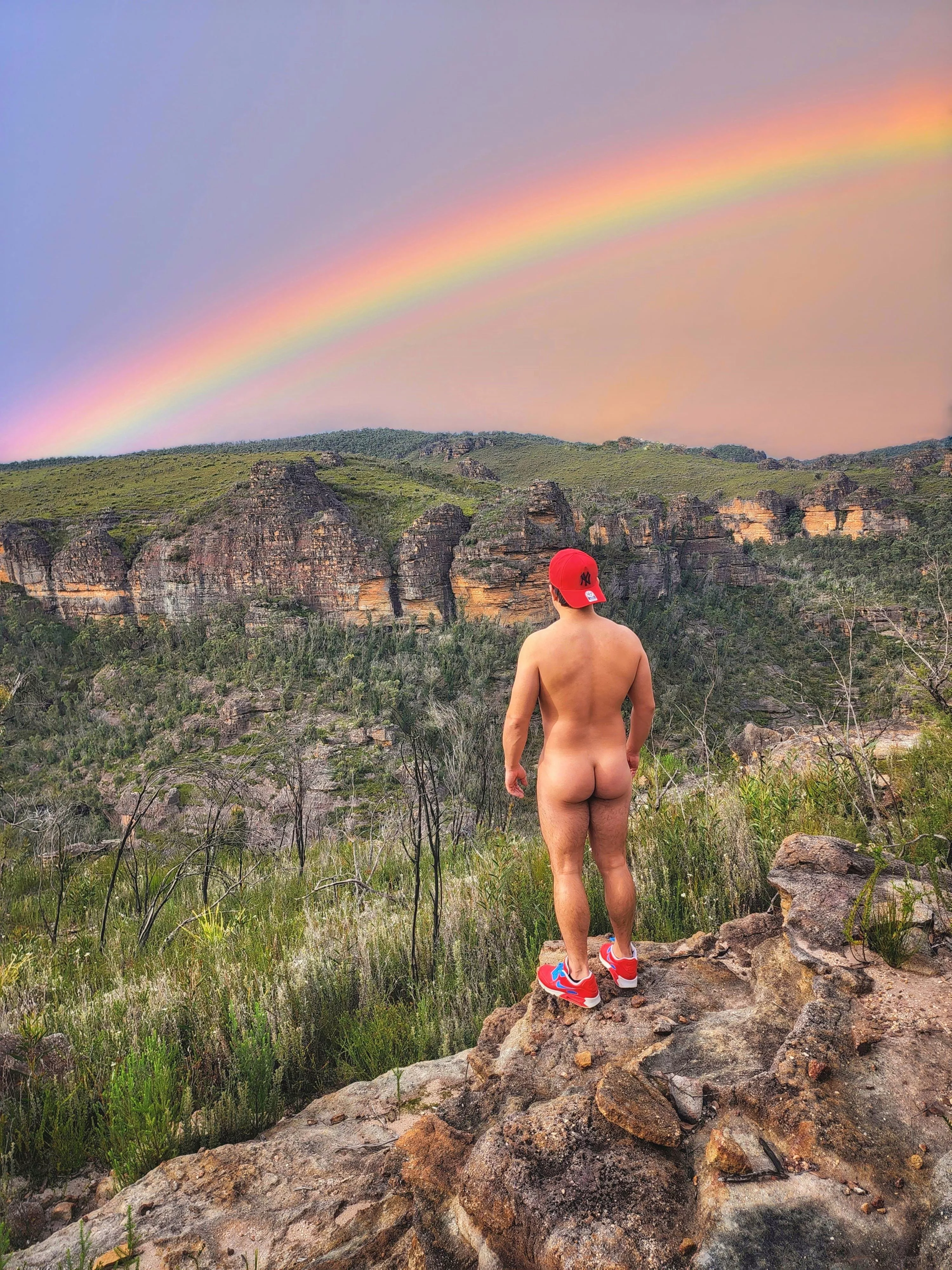 [30] Beautiful things happen when you take your clothes off 🌈 posted by mikeymuscleboy14