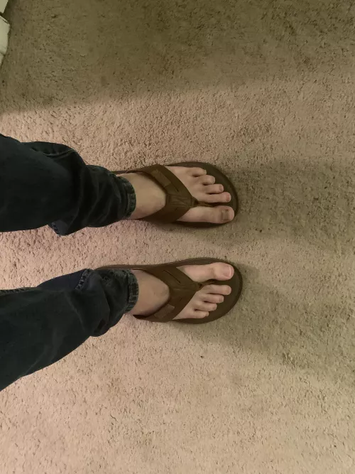 30 does my feet look good with these.. i broke my toe a few months ago by theplayeraz