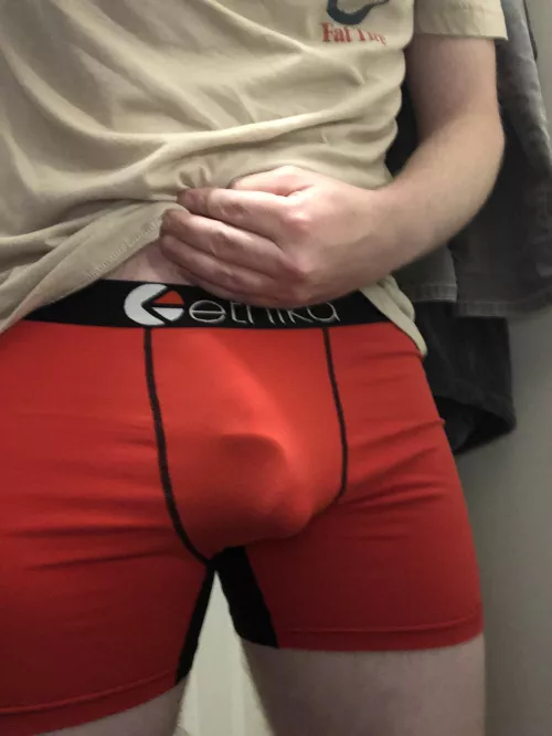 30, VA Horny. Anyone want to trade underwear or chat? DM me by indemnifier98