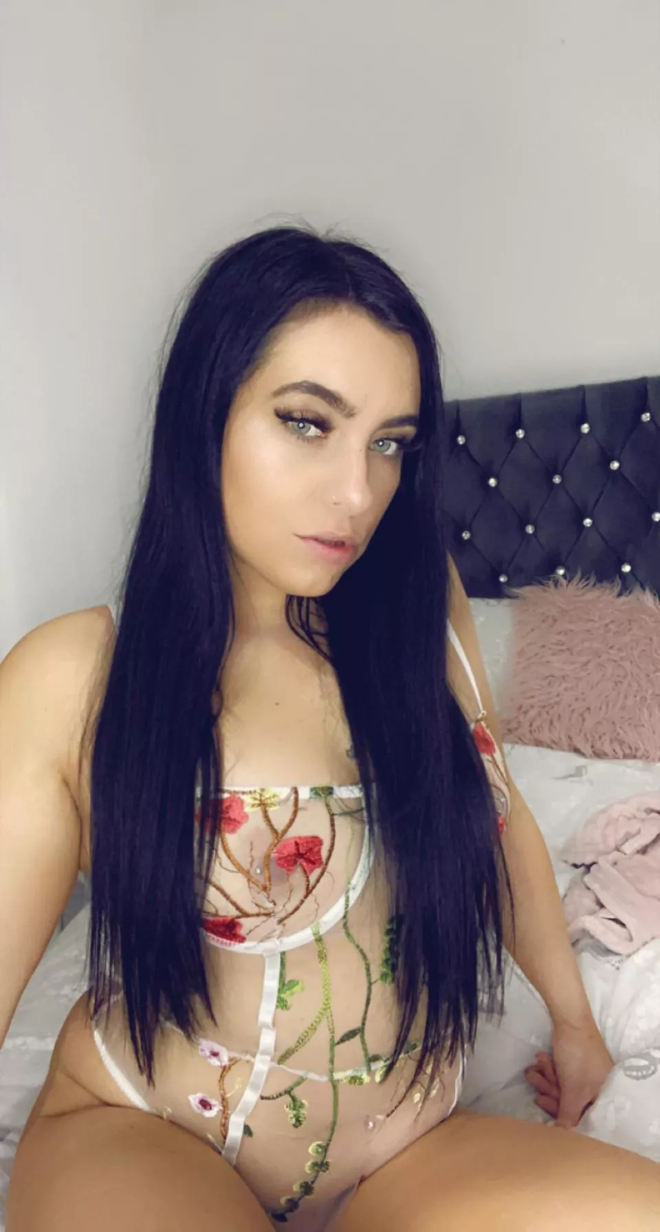 30 Years Old 💜 MILF 💜 Green Eyes 💜 Phat Pussy 💜 Sex Addict 💜 posted by xcrystalx91x