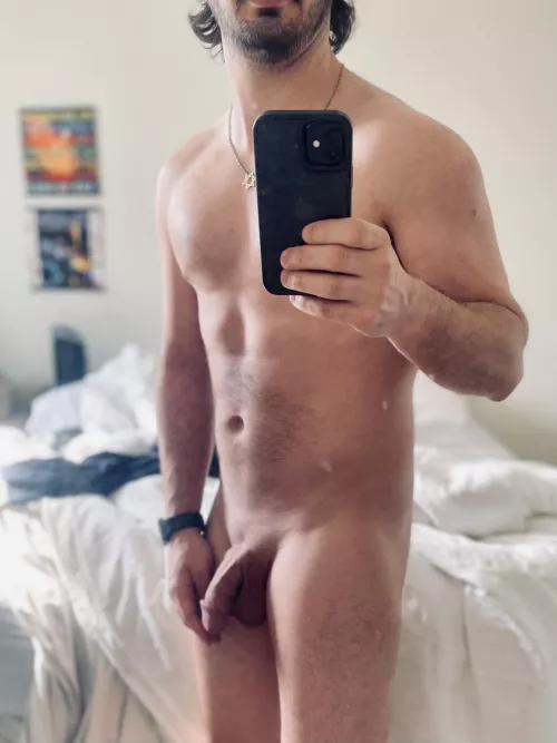 31M 5’6 145lbs - online dating always messes with my confidence. But when I’m on Reddit, I’m always reminded there’s love for the short kings by hornyfish555