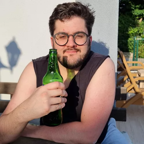 32 M UK! enjoying my last night in Turkey visiting family! come chat! love to game on PC and switch! having WoW withdrawals tbh 😕 🤣 by greattimeshere