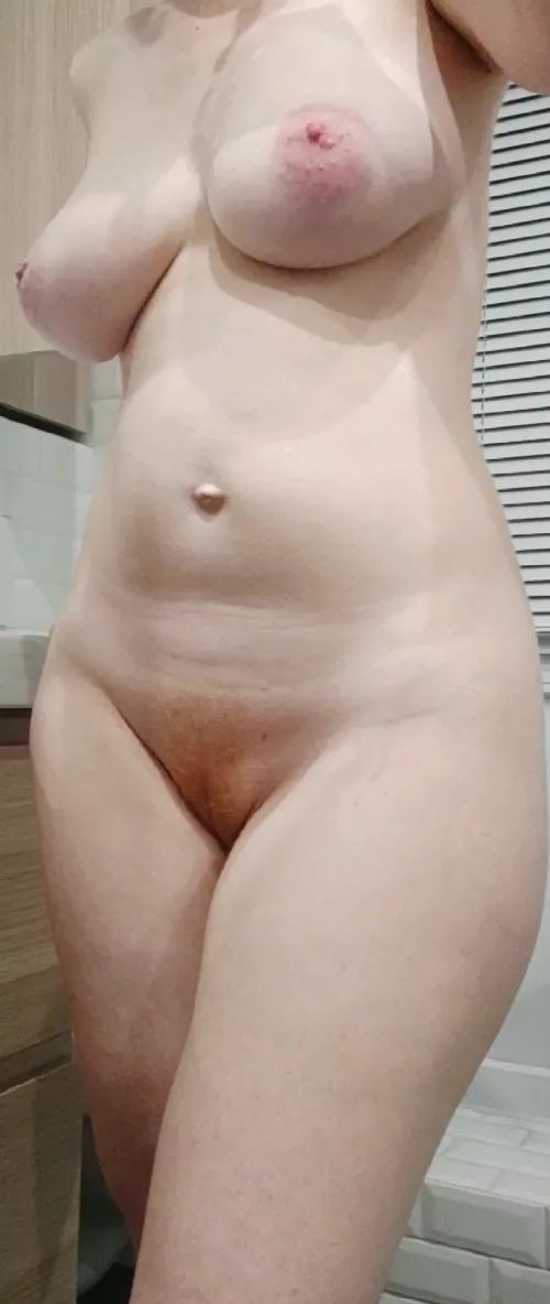 32y old redhead curves by Woxxax