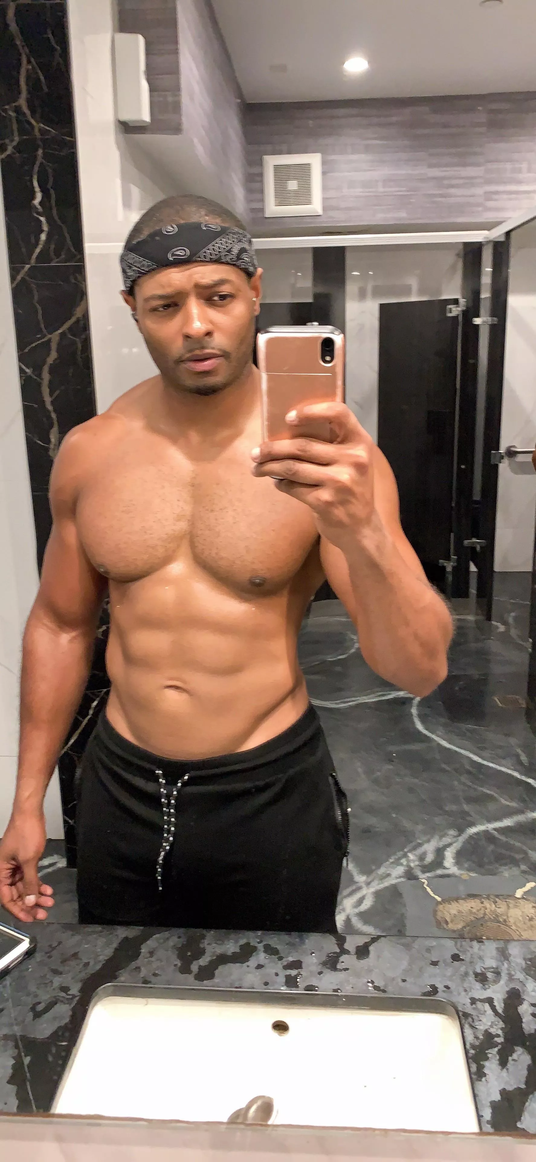 (33) Everyone in cali wants to workout posted by Professional_Town341