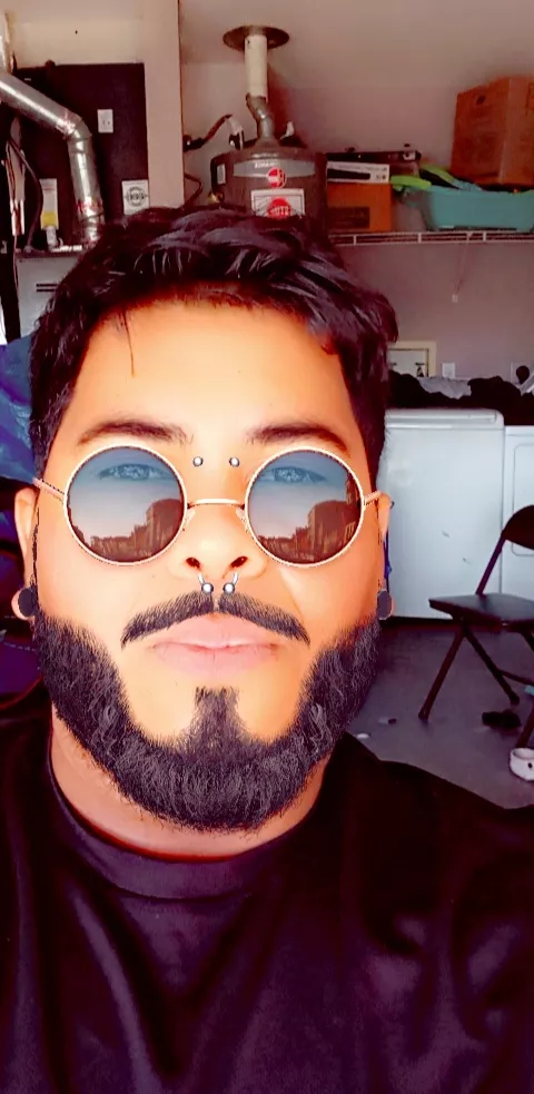 33 looking to chat paly and have some fun!!!! posted by pixelromeo