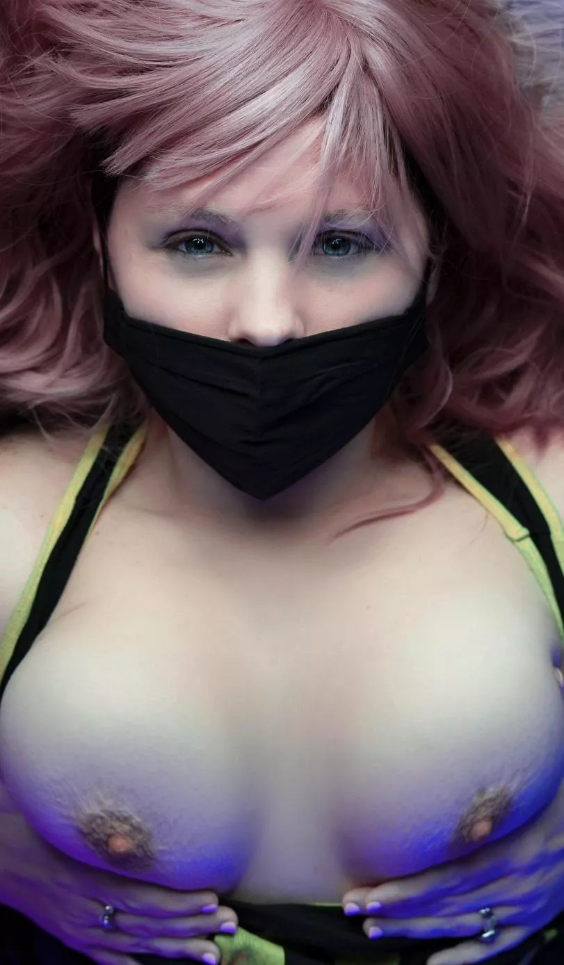 33 year old boobs posted by AvaGreyXXX