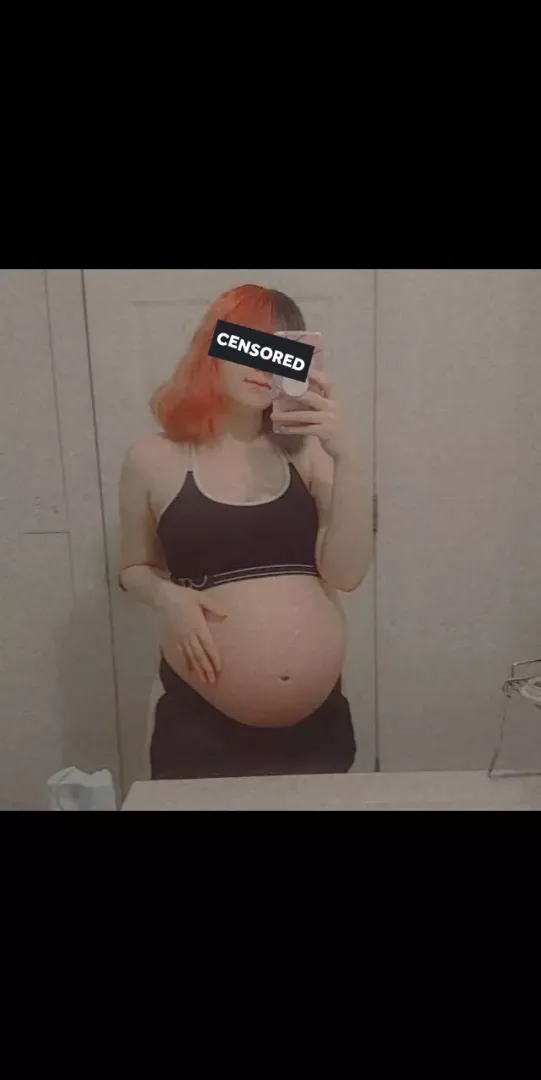 34 weeks. pregnancy is treating me good 🤤 posted by Loralie_a2023