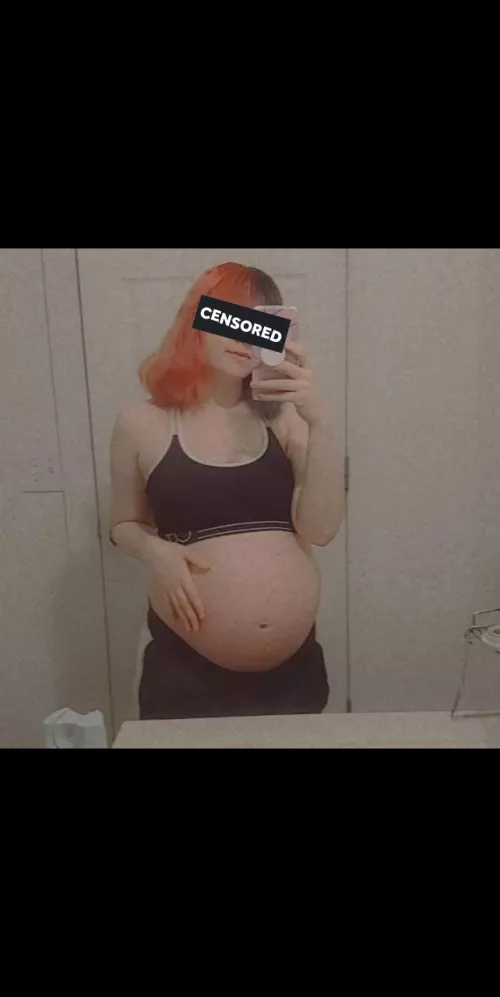 34 weeks. pregnancy is treating me good 🤤 by Loralie_a2023