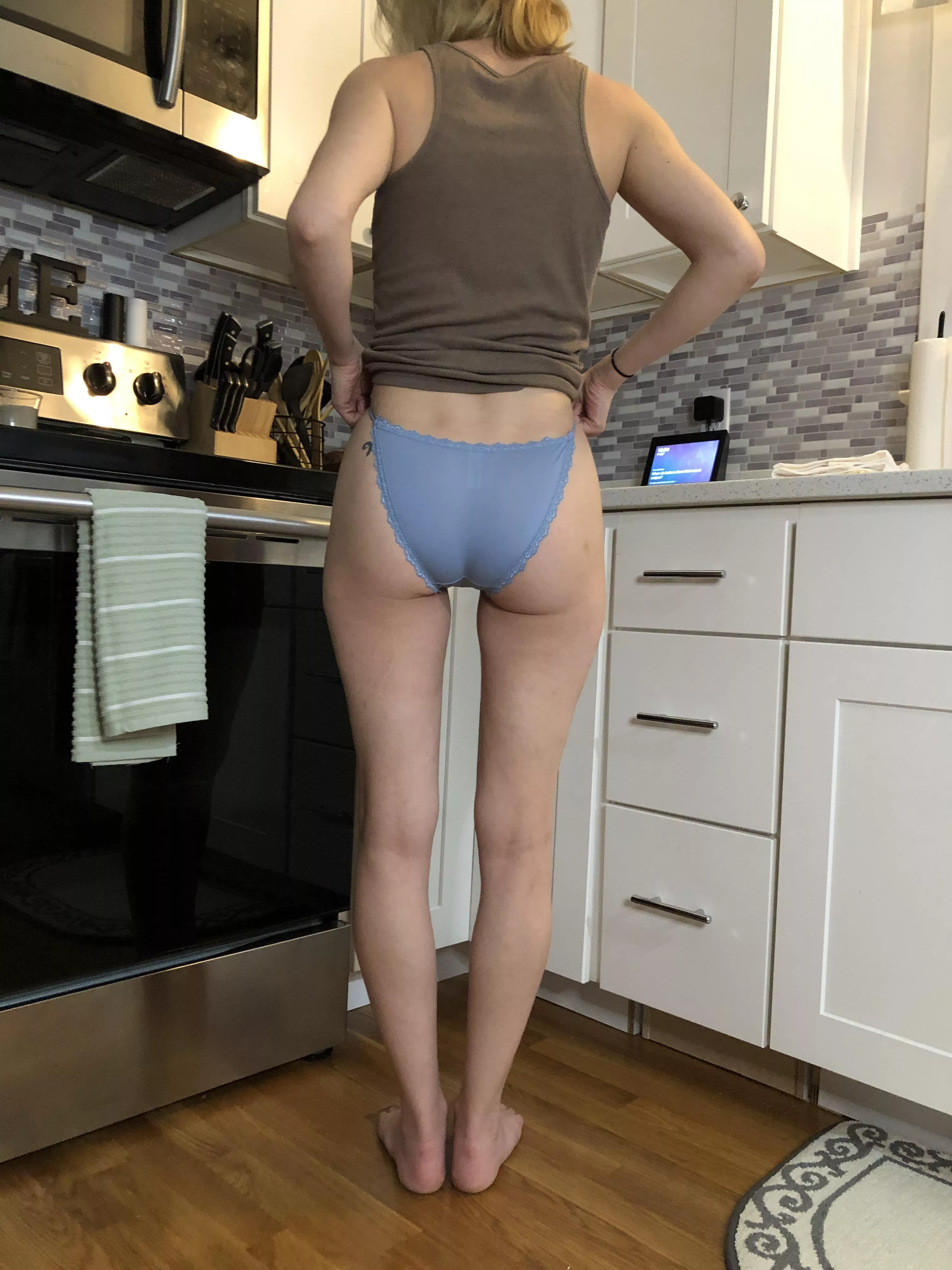34y/o MIL[F] wondering what gets your attention first my Butt or Thighgap posted by MILFnextdoor33