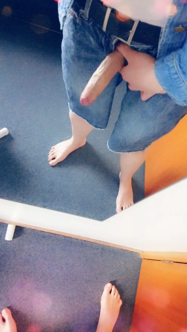 35 Aussie.. I need some hard cock 😩 posted by throwawayacct384637