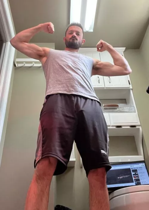 [35] do you think anyone noticed? by bathroom_bang2-0