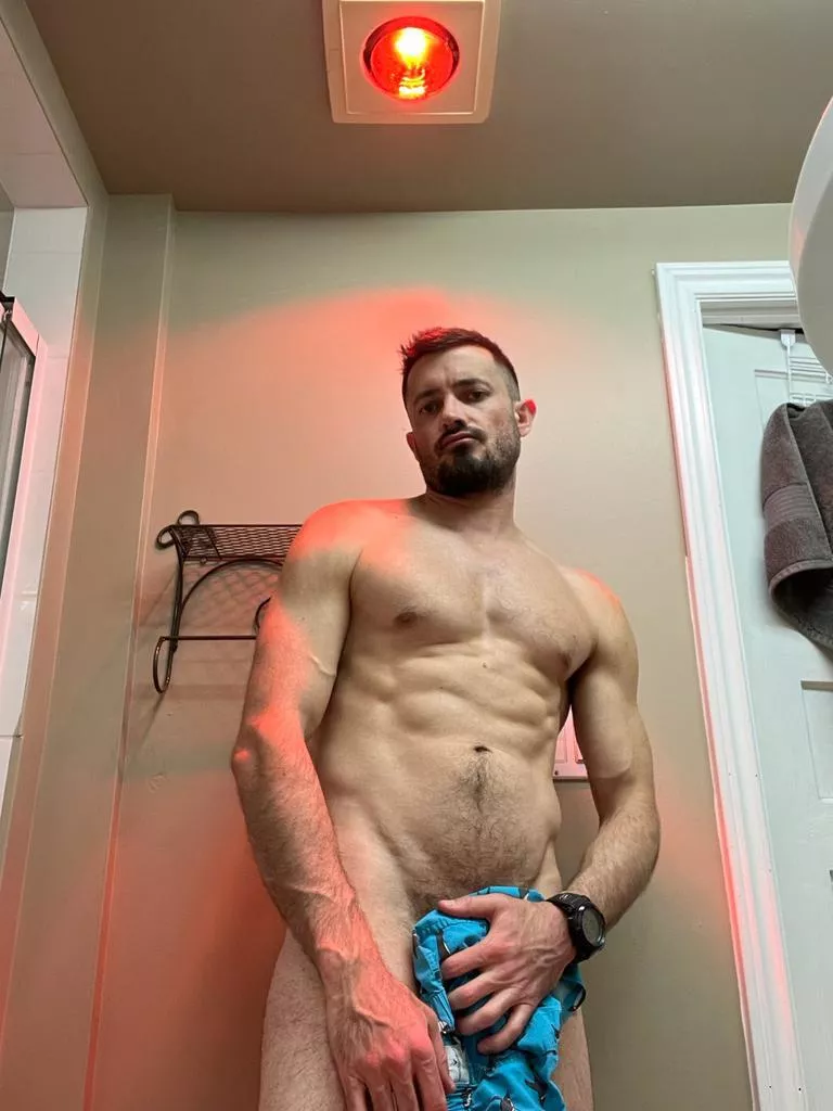 [35] getting ready posted by bathroom_bang2-0