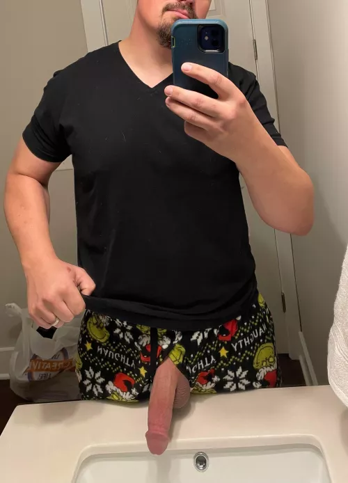 [37] everyone comments on my dick, but I think it’s a solid 3some… by ann0hnemous