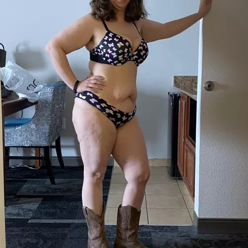 37 mom of 3 by Kaine_6906