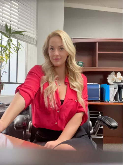 37F mom of 3. Just trying to get your attention by heirods