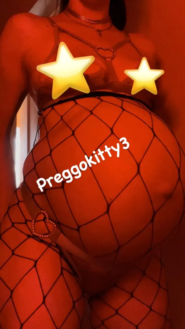 38 week pregnant stripper by Preggokitty3