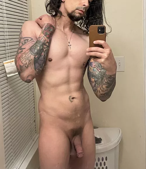 (38/?lbs/5’10) My love handles are my worst insecurities… do they look bad? by henryhellbound