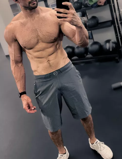 [39] 11:30pm on a Saturday night in a hotel gym. It was unsurprisingly empty. by LivingLife858