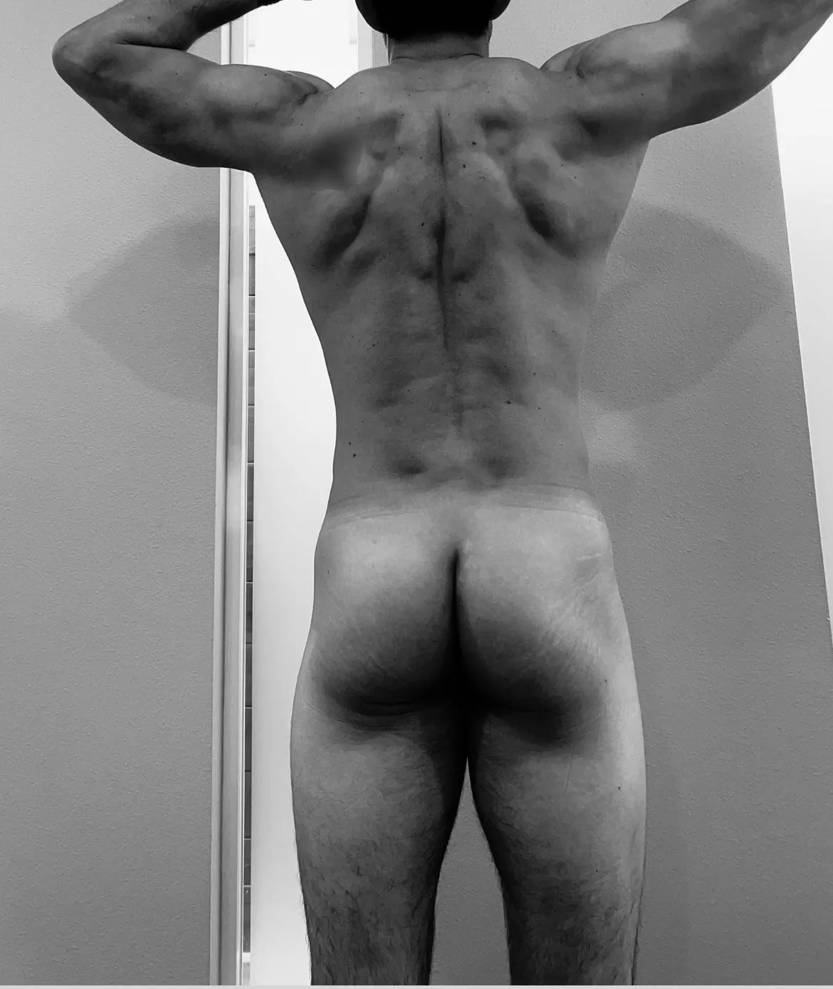 [39] Just a quick stretch before starting the day posted by LivingLife858