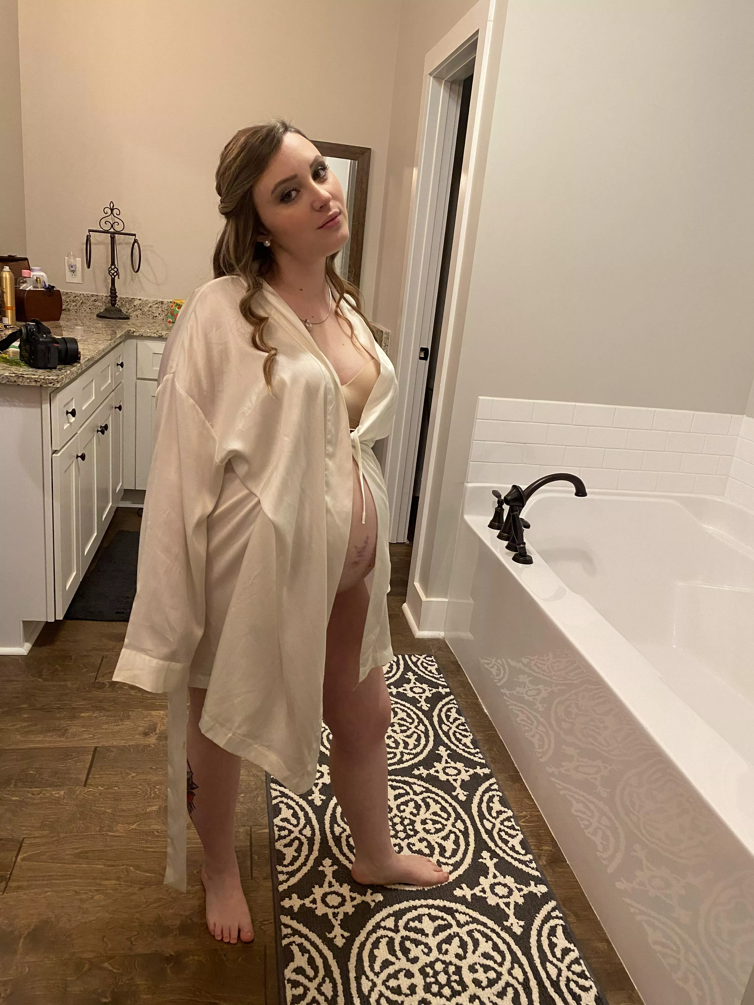 39 weeks , felt sexy today posted by kitttyxyx999