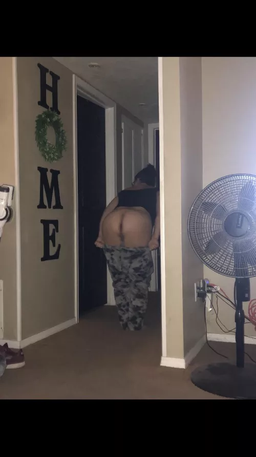 39 year old milf Ass😋😋 by Fair_Concentrate8428