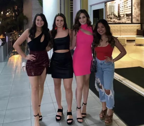 [4] Babes at the door by swordmastax10