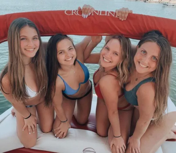 [4] College Girls by DeliciousPangolin992