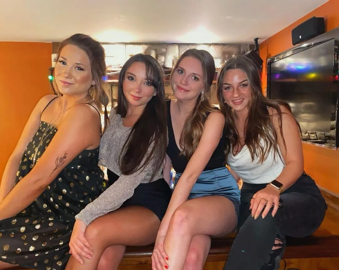 [4] Crossed Legs posted by WarmObserver