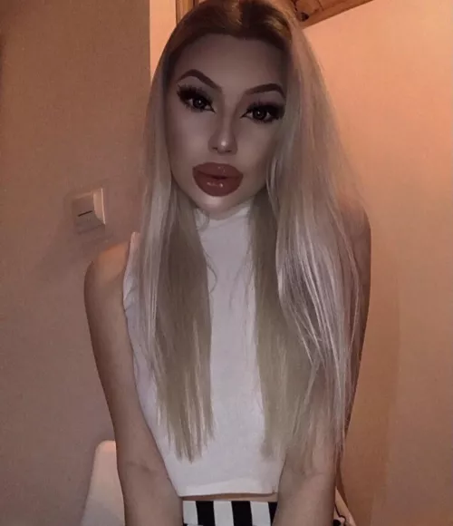 â—ï¸40% discountâ—ï¸ONLY FANS (link in bio) +140 POSTS âœ¨21 years old plastic barbie with big fake lips and fake boobsðŸ‘€âœ¨QUICK response to DMsðŸ”¥special requests available âœ¨sexting ðŸ”¥rates âœ¨fishnets/stockings ðŸ”¥lingerieâœ¨heelsðŸ”¥lipsâ by charlotteventurax