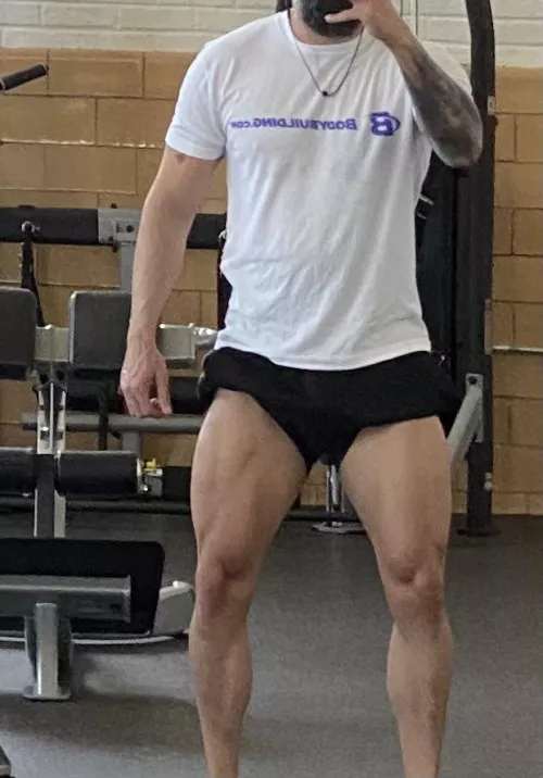 [40] Do women love muscular legs on a guy? by looking4fun0000