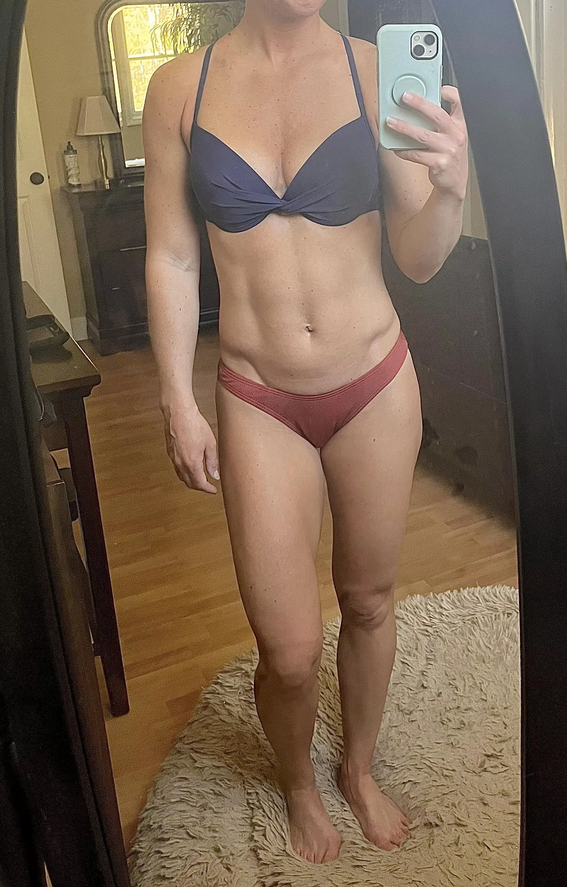 40, [F] Feeling myself this morning. Now for a little sun, and then maybe some tanline pics😎 posted by KM8urton
