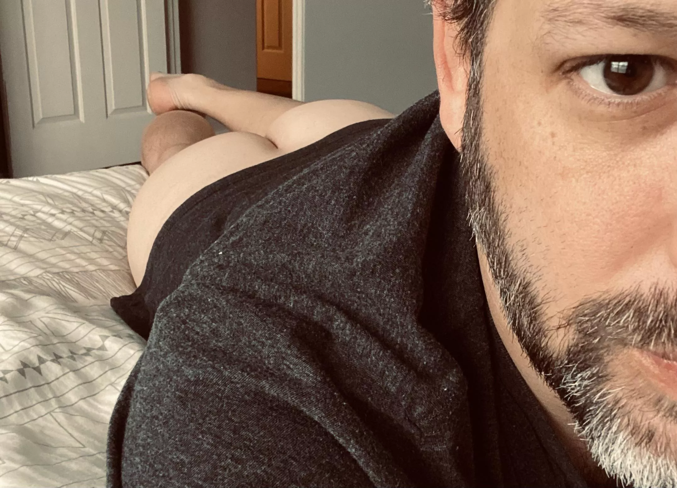 [40] I’m not wearing green. Feel free to give it a pinch. posted by htxjmar