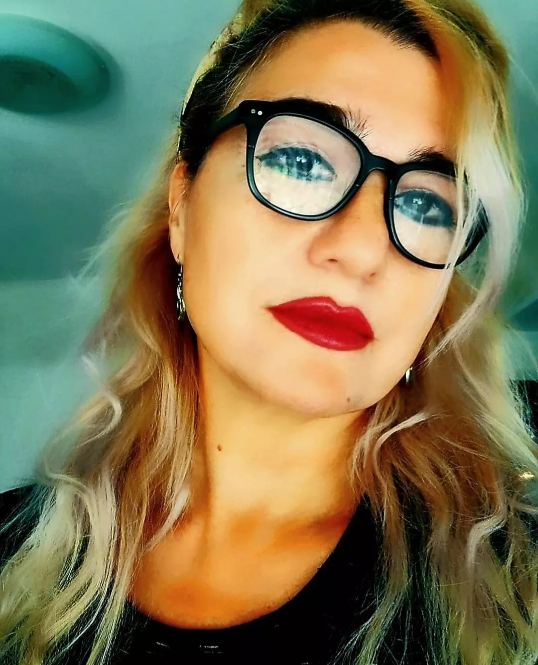 40+ Mom just showing off the red LIPSTICK 💄 posted by simply-katie