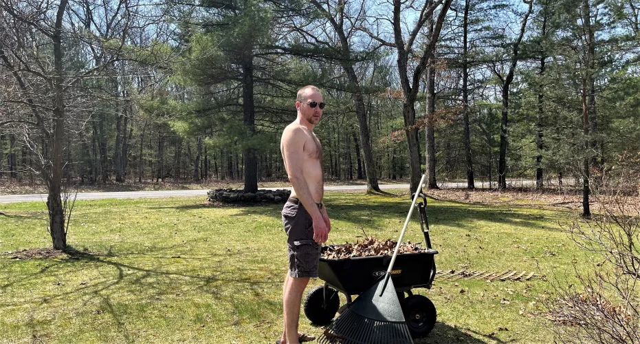 (41) Doing some yard work on a beautiful Saturday. by ChainsawDust