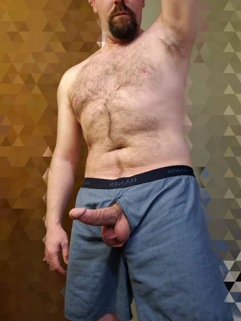 [42] Just hanging out a bit. posted by lancelotlink007