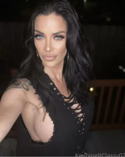 43yo Lauren Sky!! Love the sight of her side boob!! by LGMcbeard